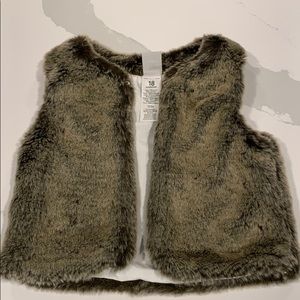 Carter’s girls faux fur vest size 18 months